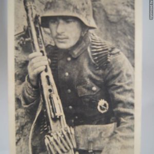 SMG-0121 MG42 Soldier Postcard