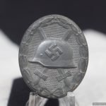 Silver wound badge, marked L/16