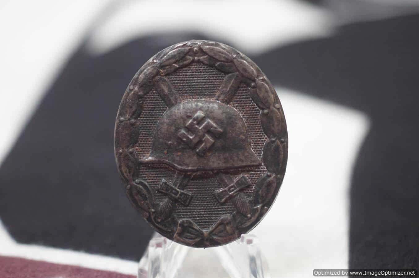 Black Wound Badge Maker 103