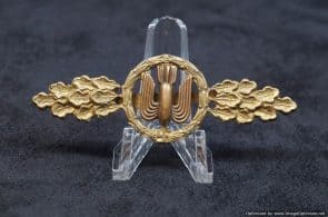 luftwaffe Bomber Clasp in Gold