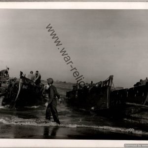 SMGL-24787 5x7" US landing picture *SOLD