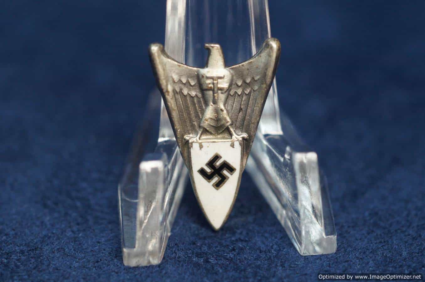 Treuewerk pin