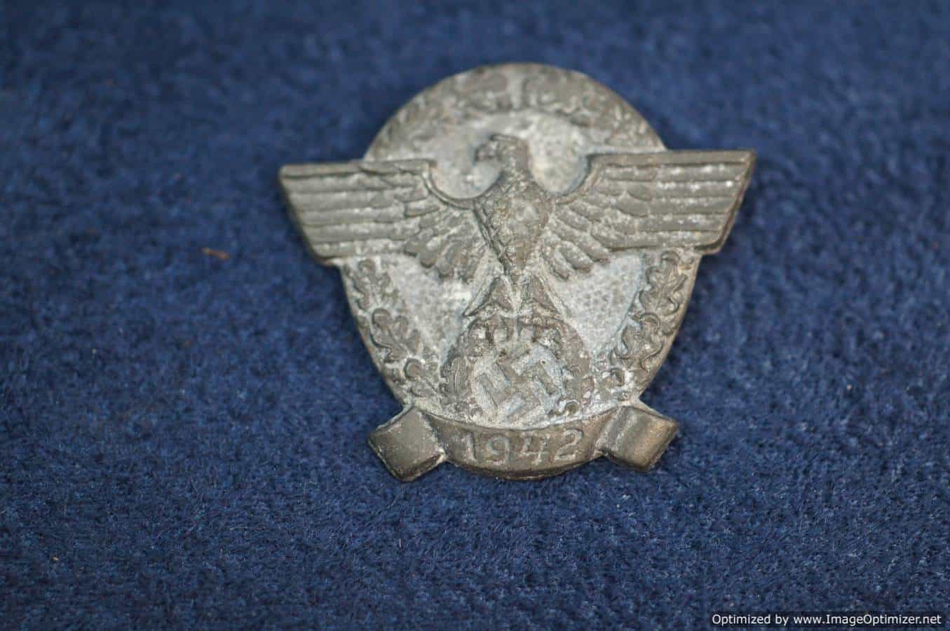 SMGQ-0064 Day of the Police 1942 pin