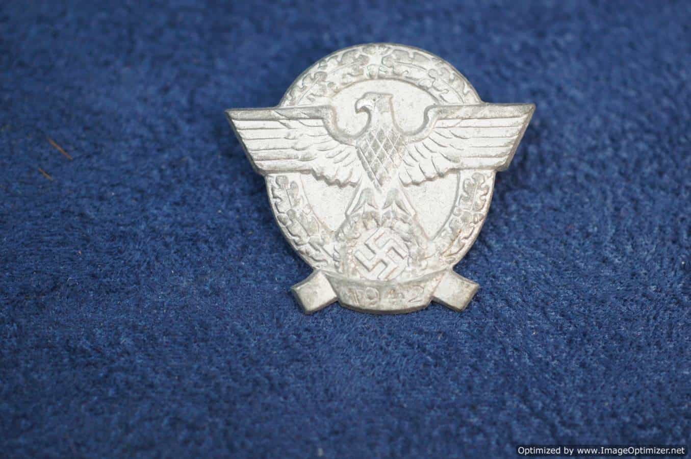 SMGQ-0063 Day of the Police 1942 pin