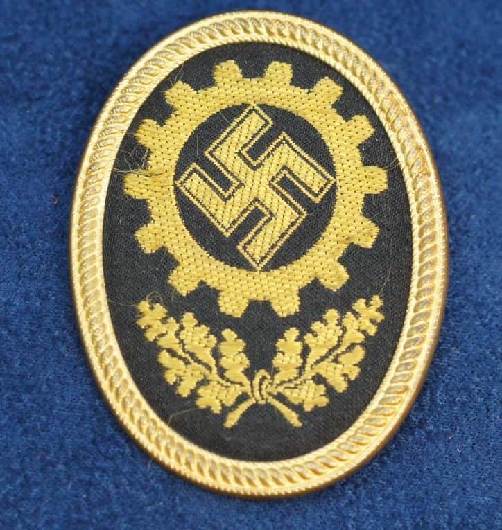 SMGQ-0108 DAF Cap Badge