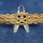 SMGQ-0121 Reproduction Close Combat Clasp in Gold