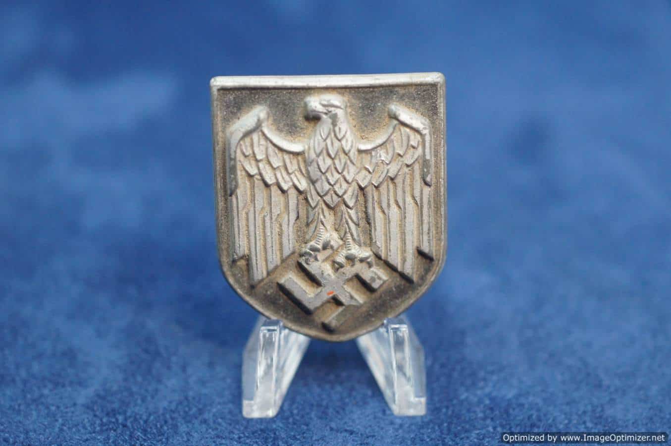 SMGQ-0126 Pith Helmet Eagle by Rudolf Karneth