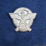 SMGQ-0182 Day of the police pin