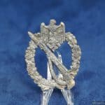 SMGQ-0309 Ground Dug Infantry Assault badge by Adolf Scholze