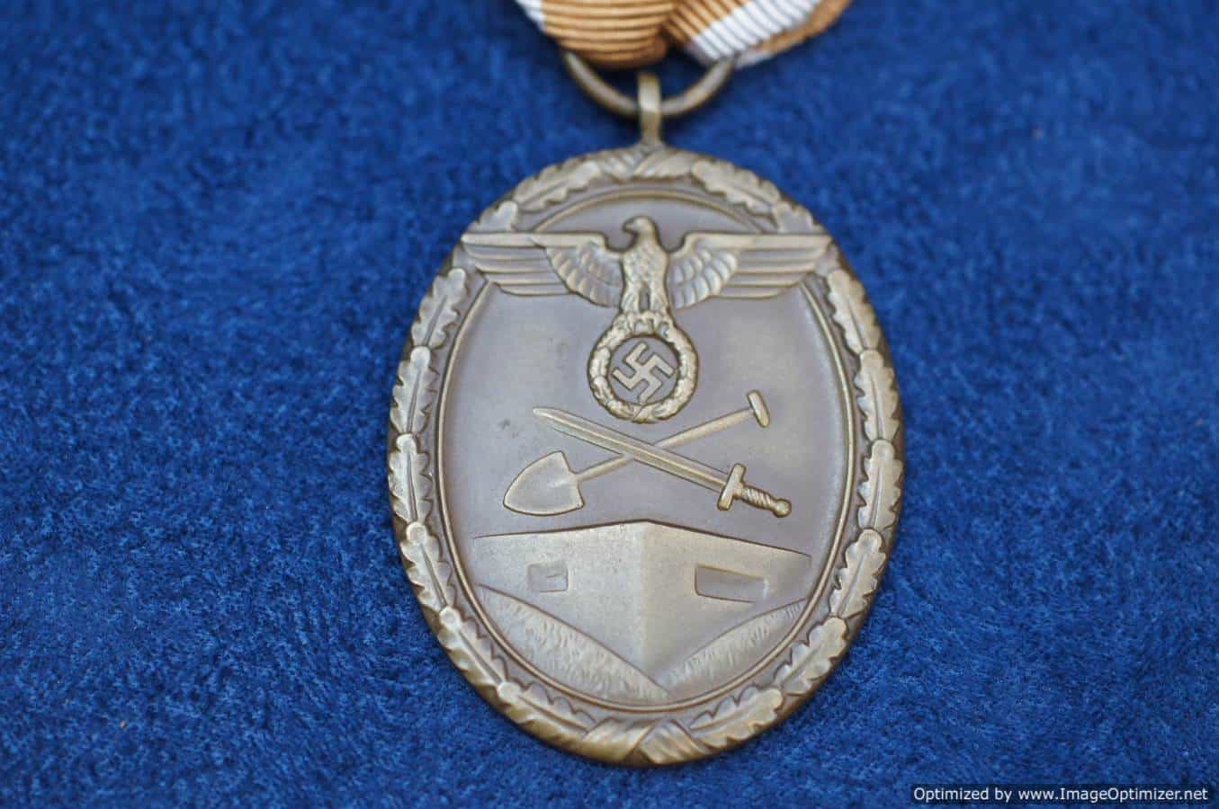 Early Period West Wall medal