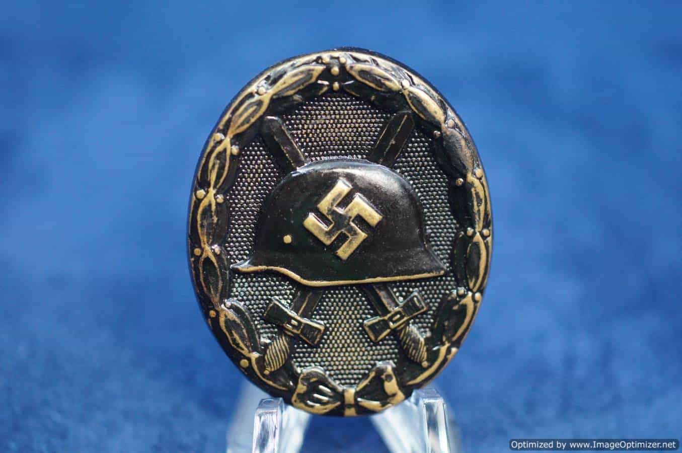 WW2 Black Wound Badge L11 marked by Deumer