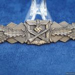 SMGR-0100 Close Combat badge In Bonze by S&L