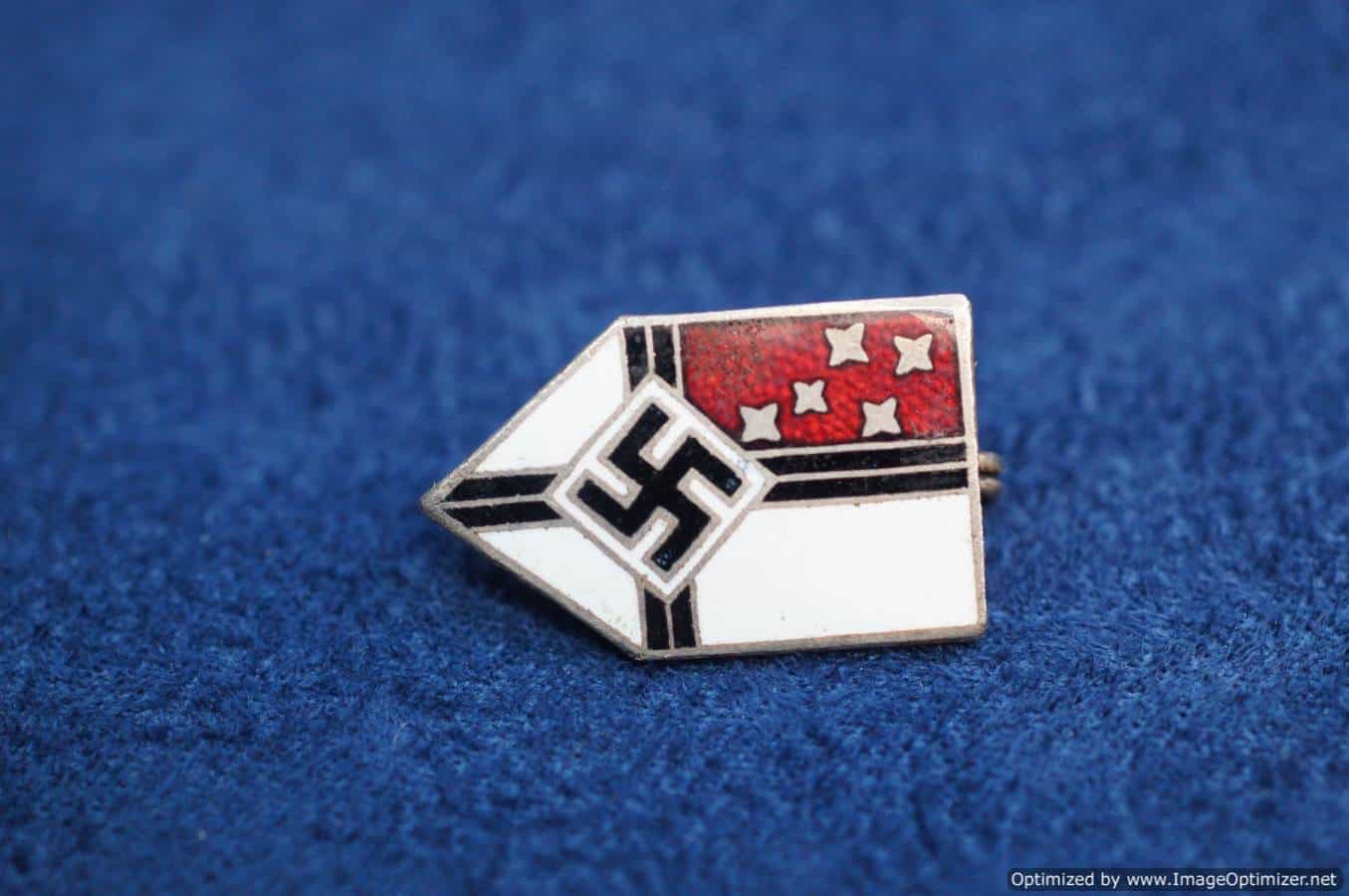 Colonial bund Member pin