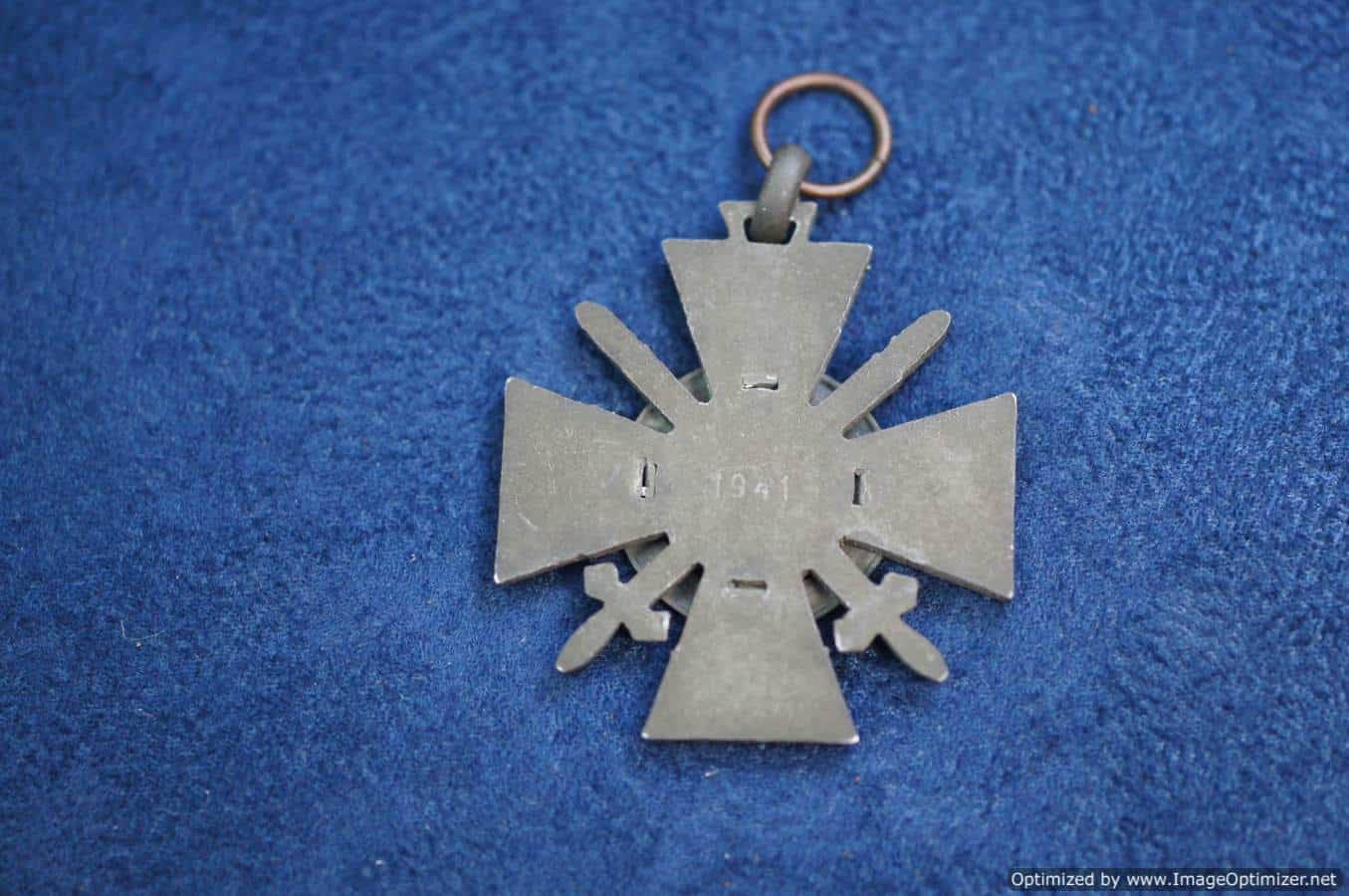 WW2 KINGDOM OF HUNGARY FIRE CROSS WITH SWORD & WREATH 1941 MEDAL