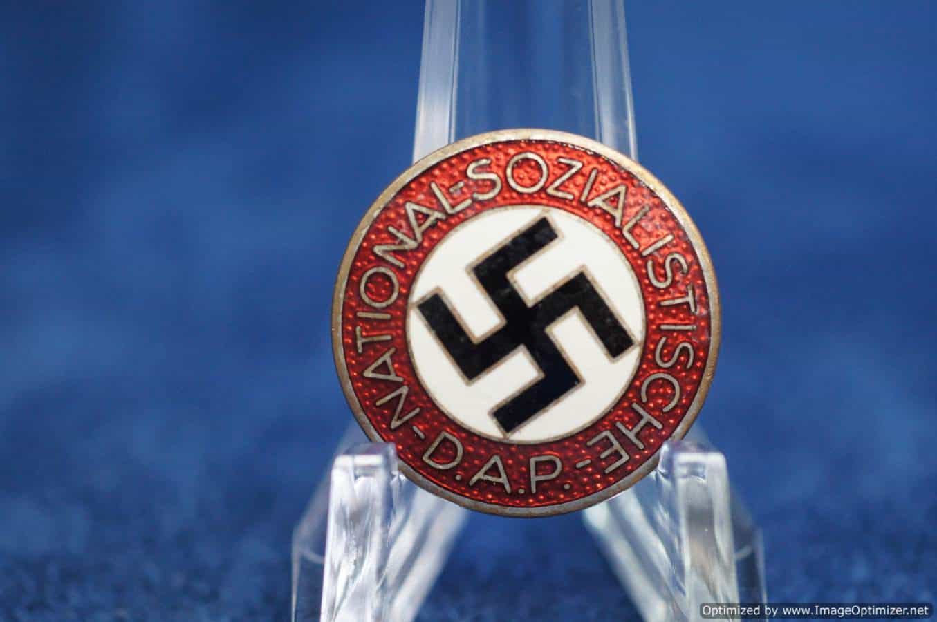 NSDAP Party badge by Apreck u. Vrage M1/90