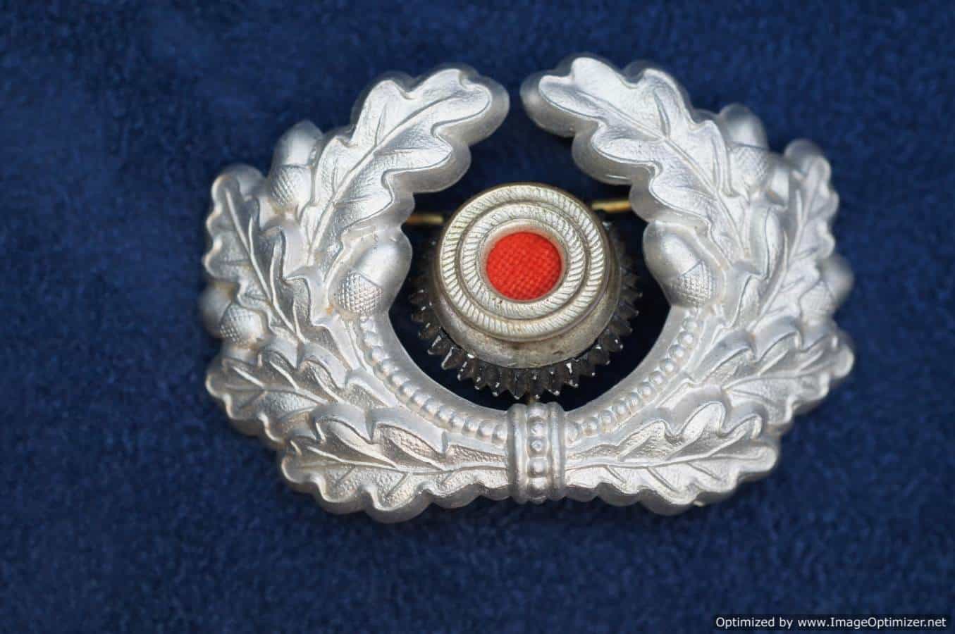 Cockade and wreath