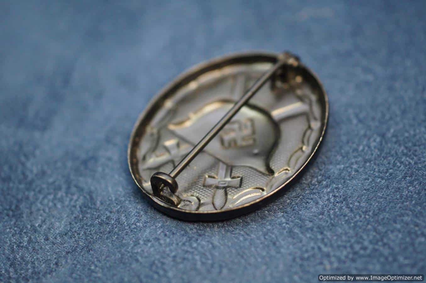 Black wound badge