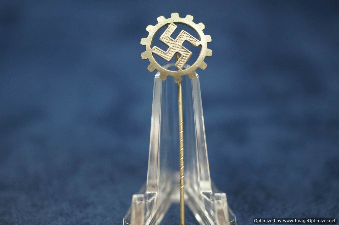 DAF member stick pin