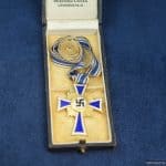 Cased Mother's cross in Gold