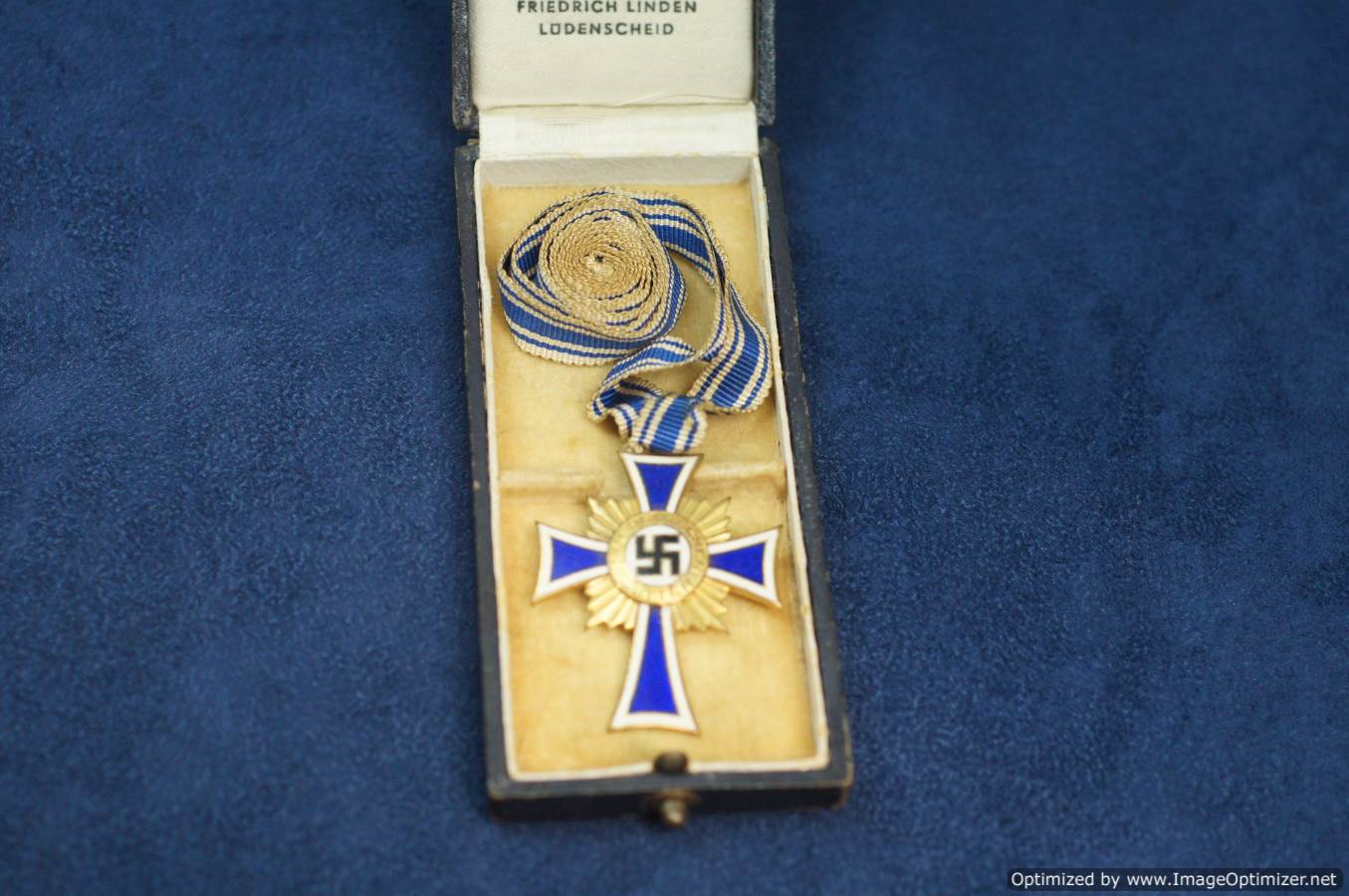 Cased Mother's cross in Gold