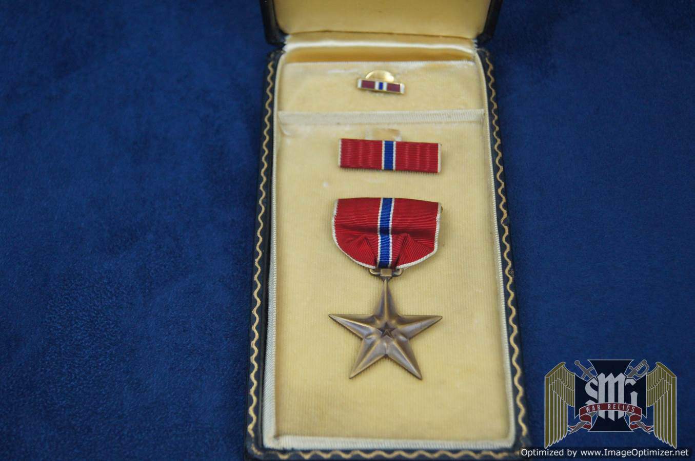WW2 Era Cased Bronze star w/ribbon bar and lapel pin