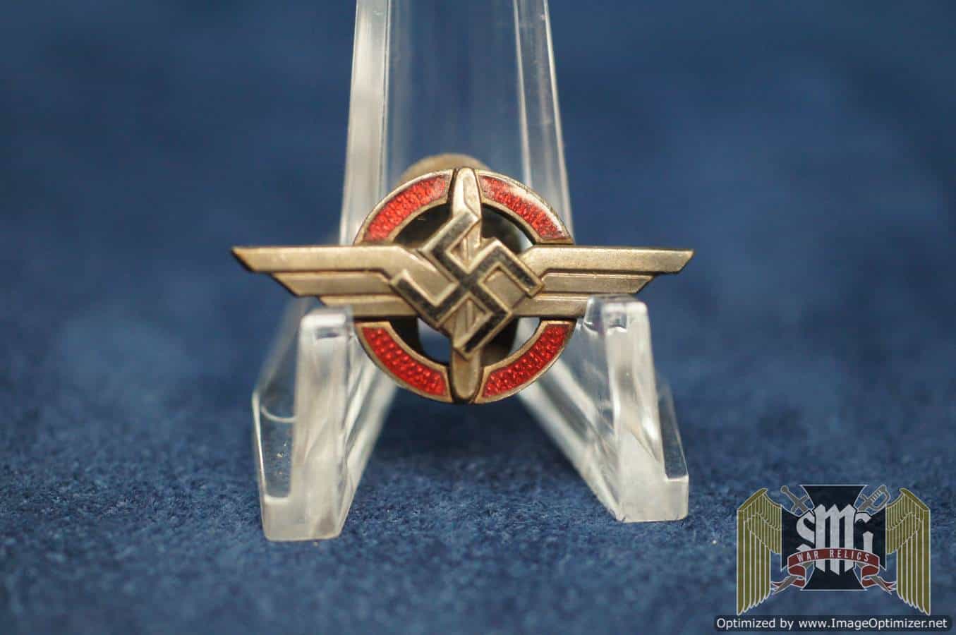 DLV Member button hole badge