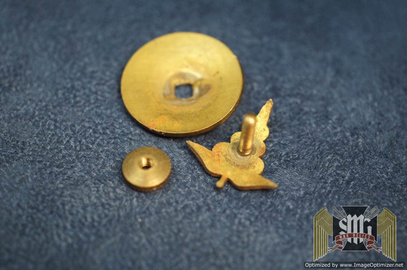 U.S. WWII Early screw back type medical Collar Disc