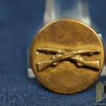 U.S. WWII Early screw back type infantry Collar Disc