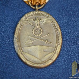 SMGL-2865 Late Period West Wall medal