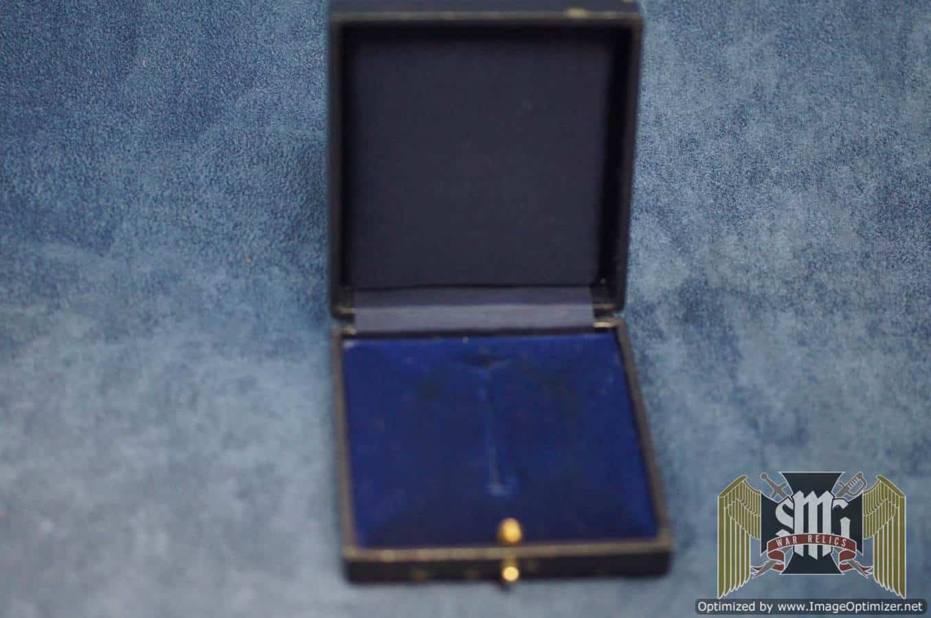 Post War Flak Badge case