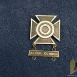 US Sharp shooter badge w/ Aerial Gunner Qualification bar
