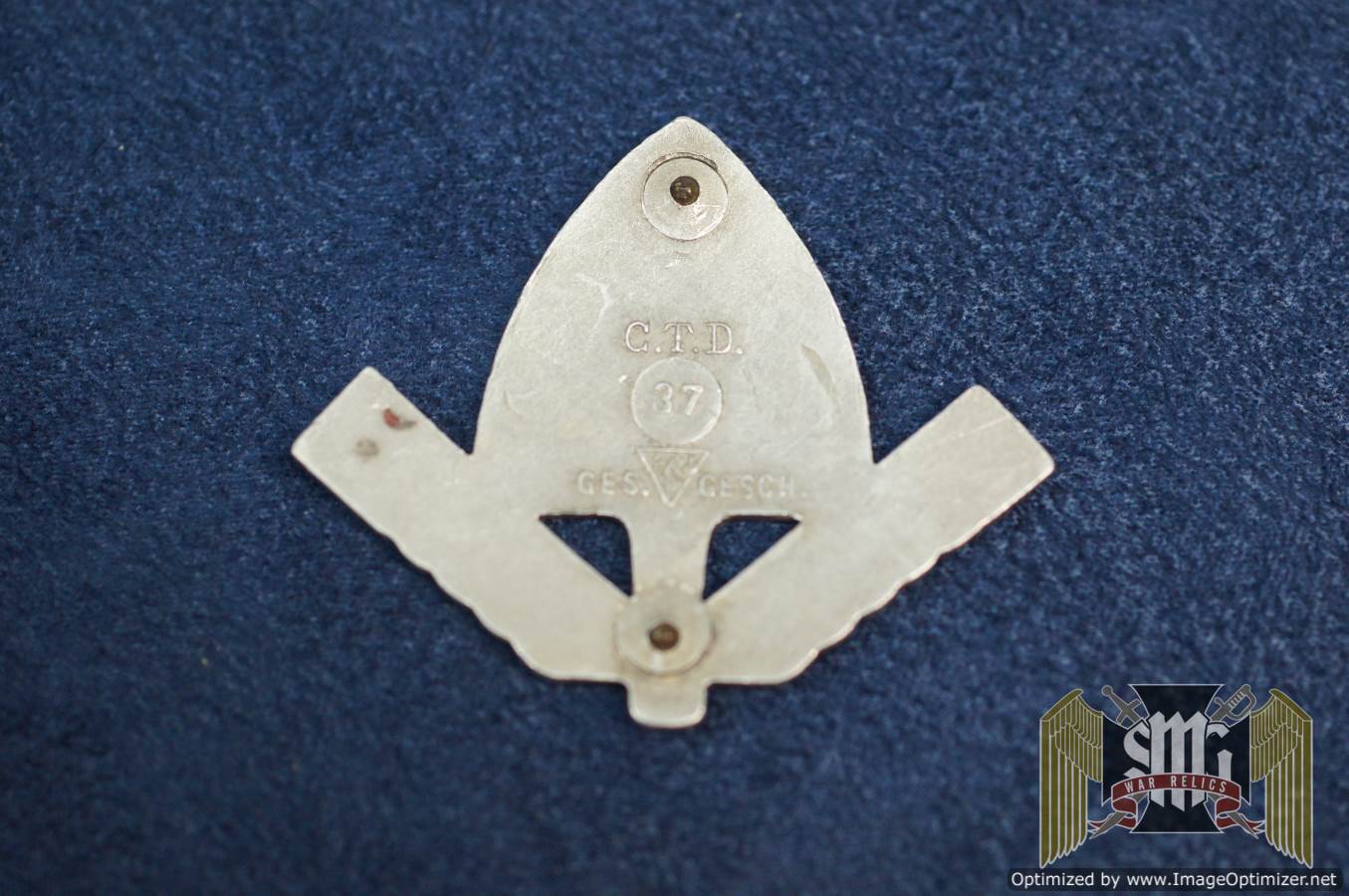 RAD Cap Badge No prongs