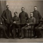 SMGM-3505 WW1 Postcard Group shot w/wound badge