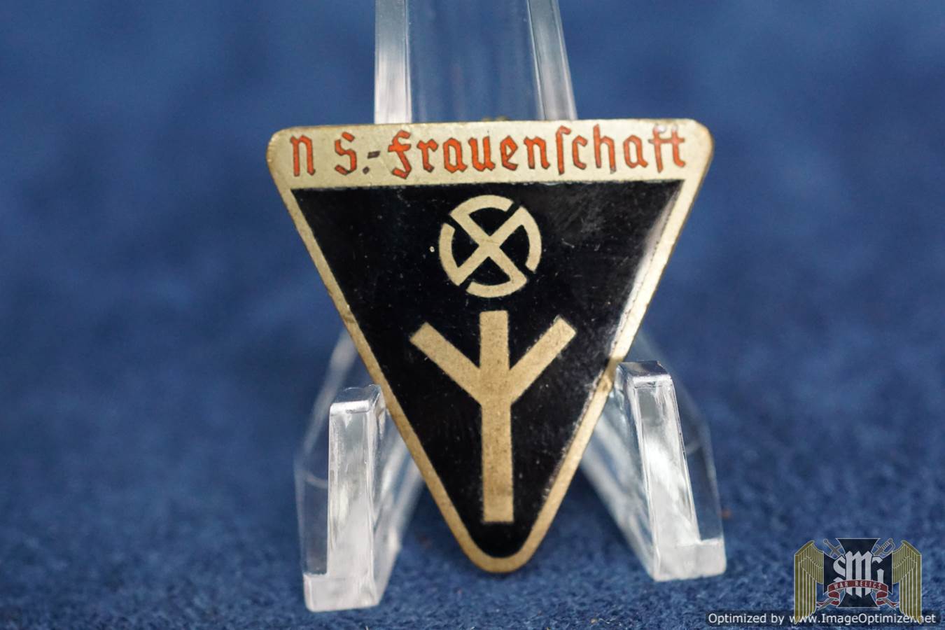 Frauenschaft 30x31mm badge by Hans Doppler