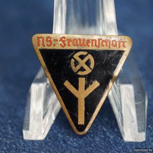 Frauenschaft 22x23mm badge by Karl Pichl