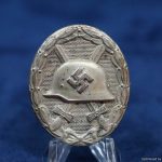 Silver wound badge inTomback Unmarked