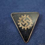 DAF Women's enamel badge by Fritz Zimmermann