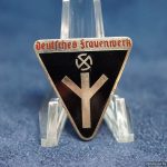 Frauenschaft (frauenwerk) pin 31x30mm RZM M1/102