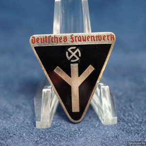 Frauenschaft (frauenwerk) pin 31x30mm RZM M1/102