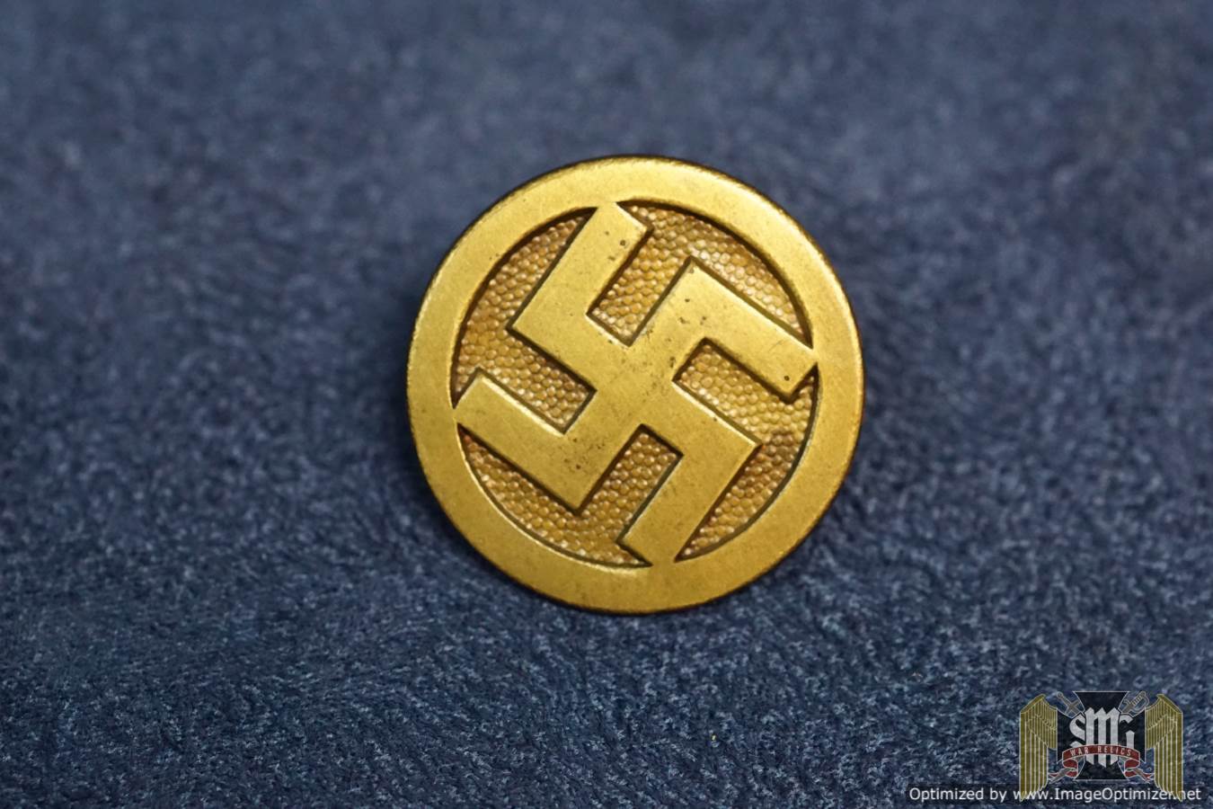Nazi Supporter pin Gold