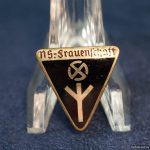 Frauenschaft pin 22x23mm RZM M1/109