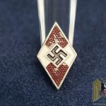 Hitler Youth Member pin by M1/170 – B.H. Mayers Hotkunstprägeanstalt