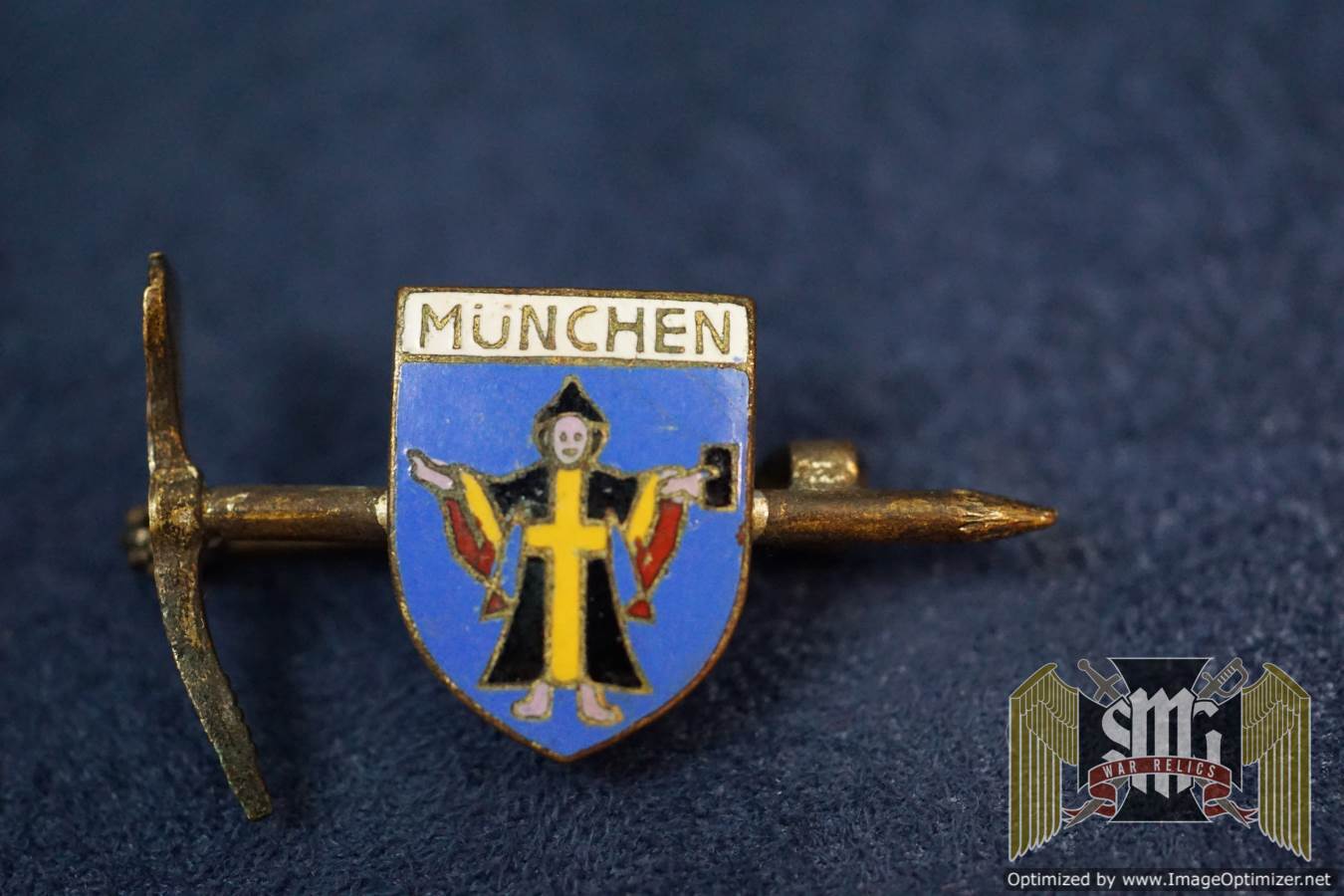 Munchen Pick axe pin