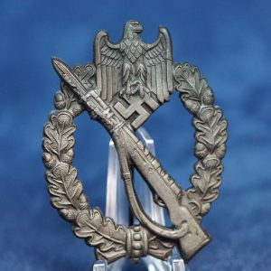 SMGN-0759 Post War Infantry Assault Badge by Souval