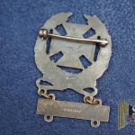 US WW2 era Expert Qualification Badge with Submachine gun bar