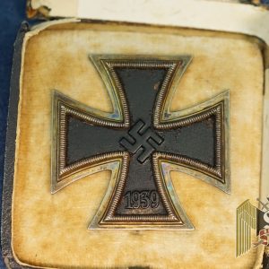 EK2 By Deschler w/ damaged case