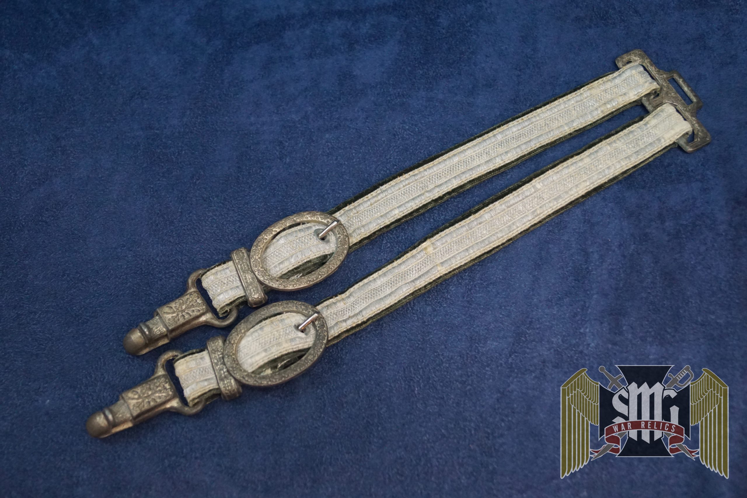 Heer Dagger Hangers Deluxe