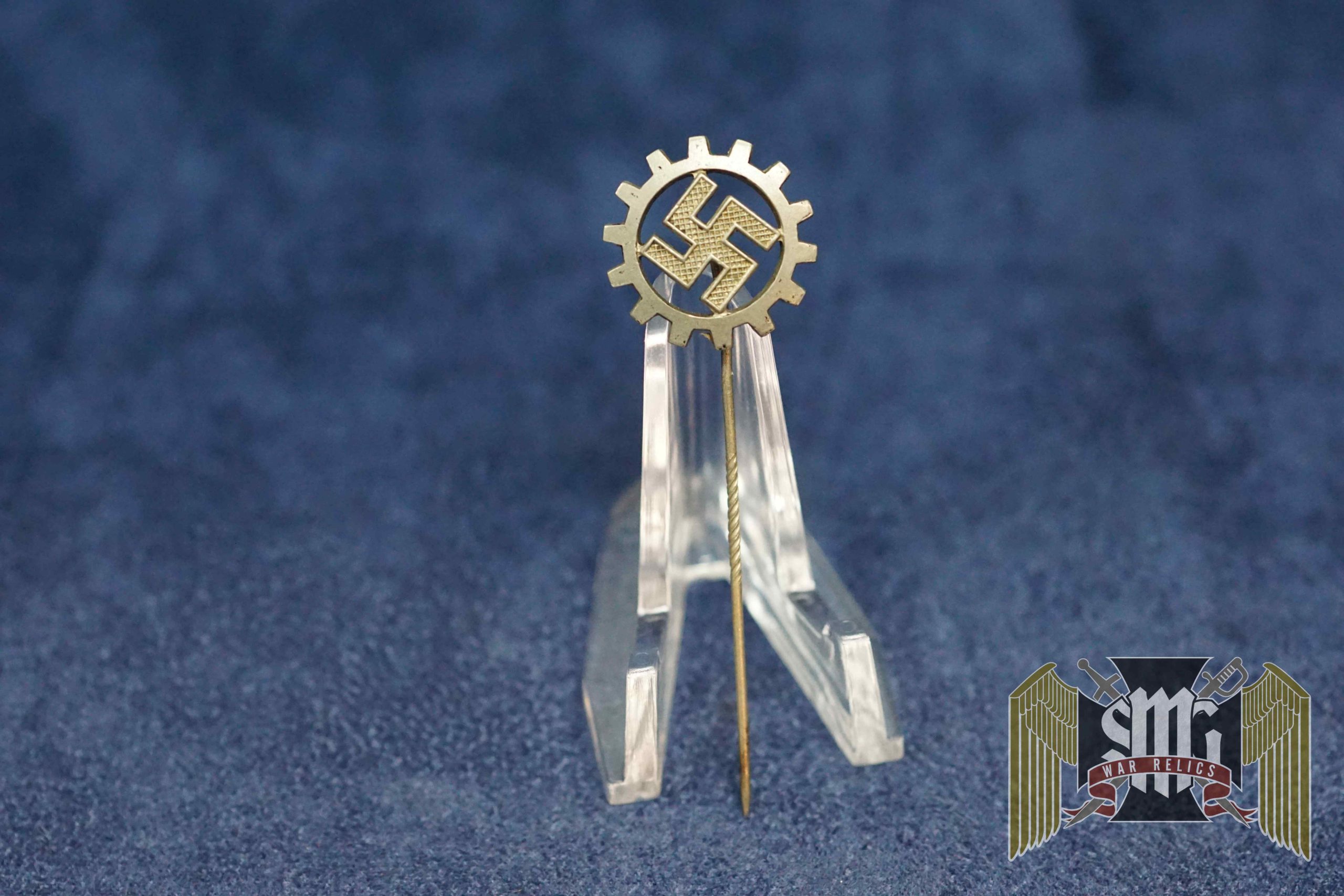 DAF stick pin