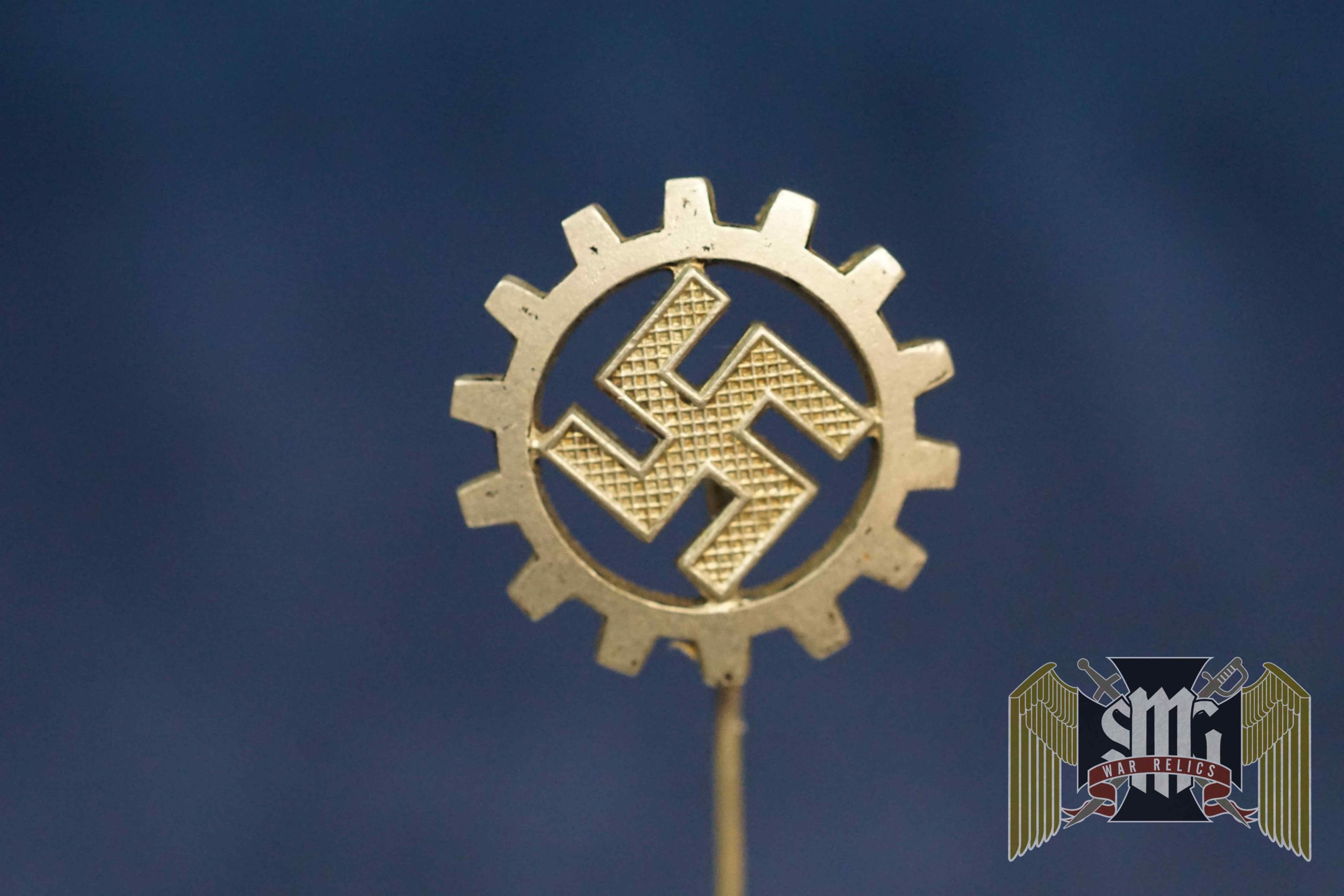 DAF stick pin
