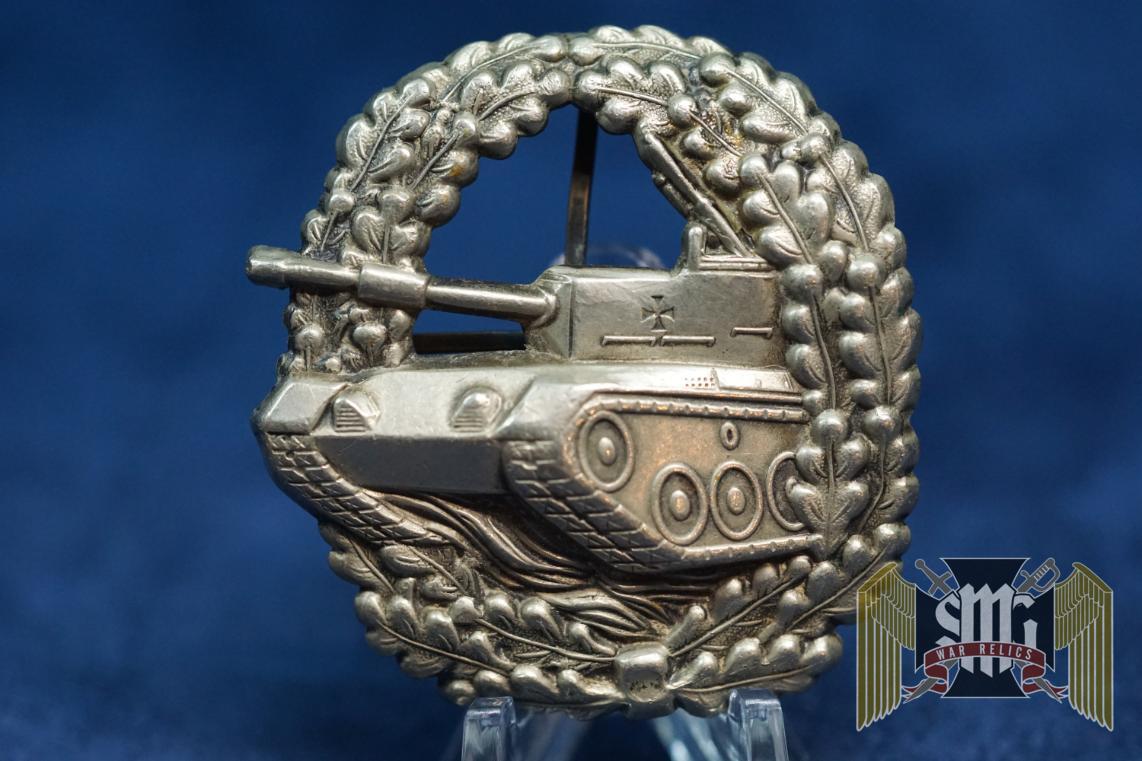 Bundeswehr West German Army Panzer beret badge early version without flag